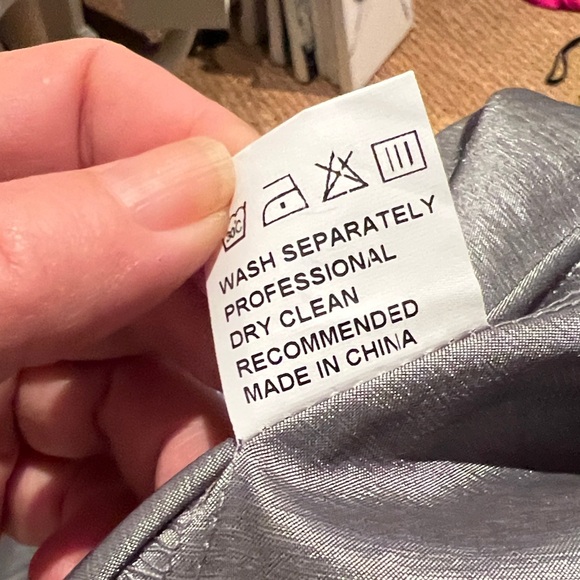 Chic Women's Silver Cape Jacket - Picture 6 of 6